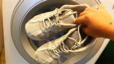 si possono lavare le scarpe da ginnastica in lavatrice